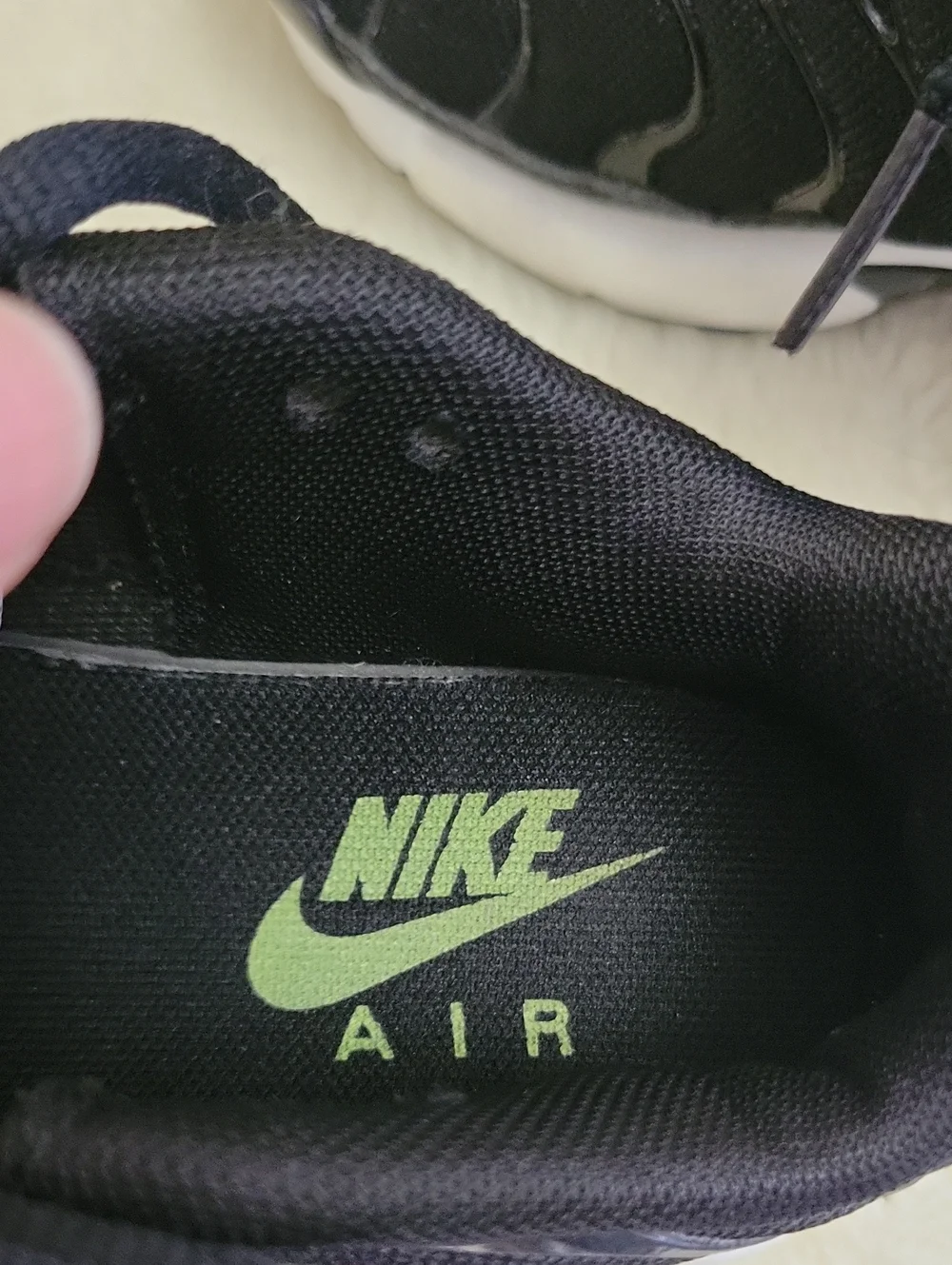 NIKE Air Max Plus 1 GS “Black Volt” Running Trainers. Size 1Y.